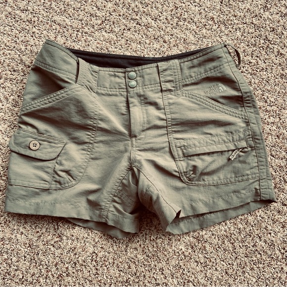 The North Face Pants - The North Face Khaki Green Size 4 Shorts